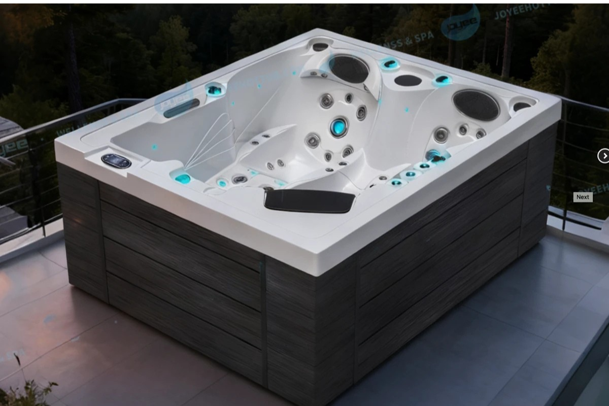 Genoa entry-level spa pool