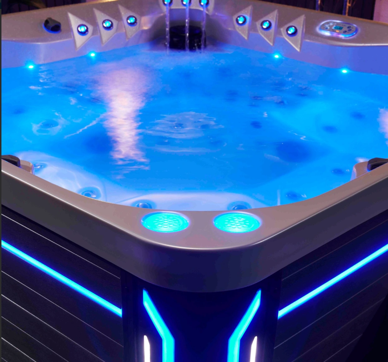 Genting 5 person spa illuminated in an outdoor setting