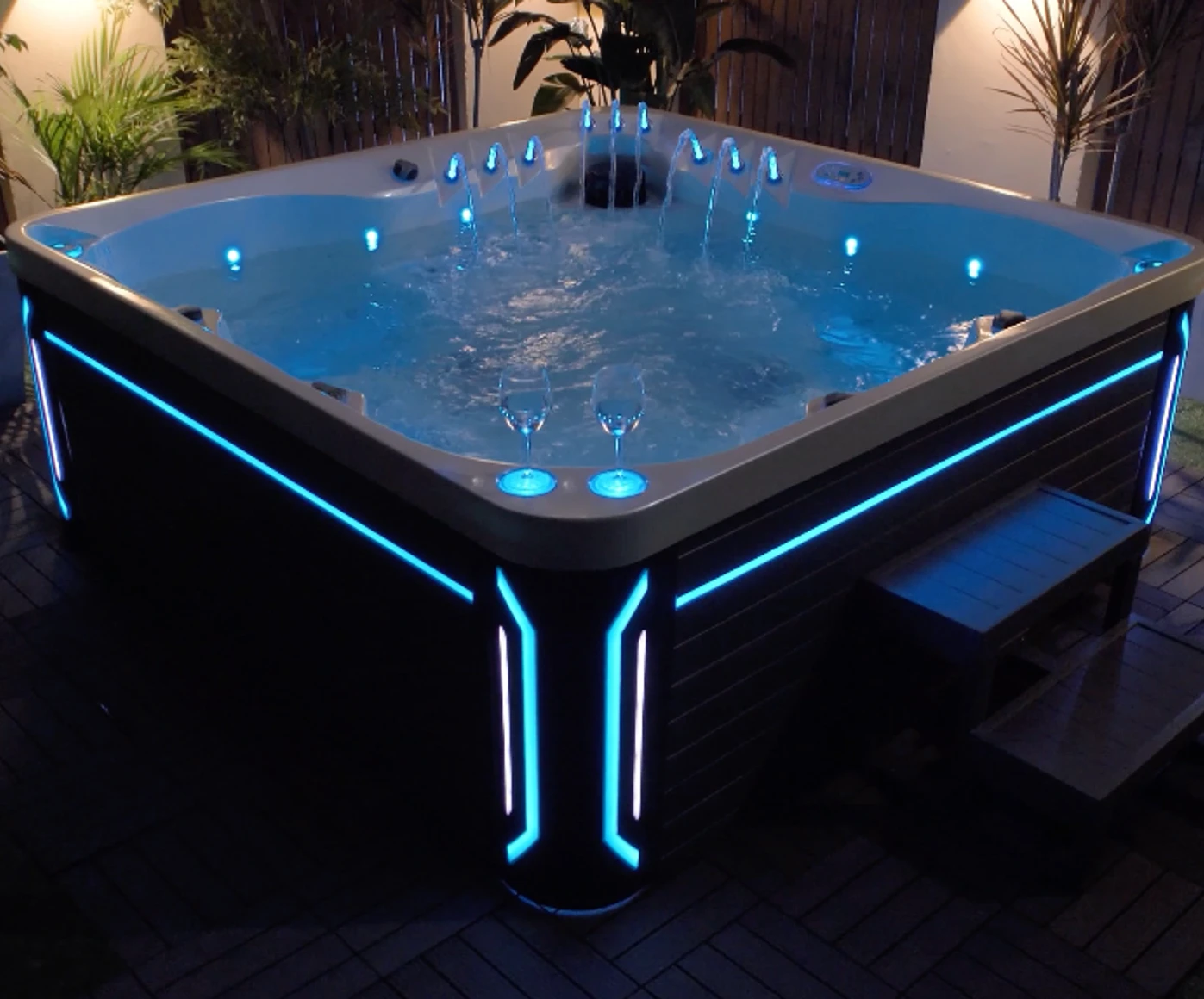 Genting 5 person spa in a relaxing outdoor setting